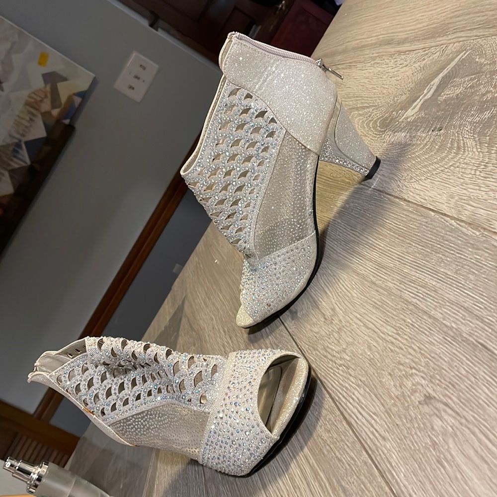 Grey sparkled high heels size 9 womens